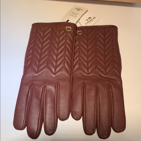 Coach Quilted Sculpted Leather Tech Gloves Wine - Picture 3 of 8